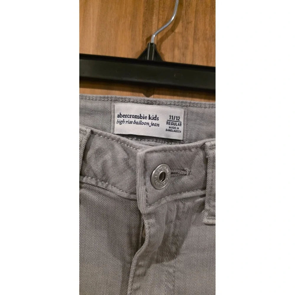 Abercrombie Jeans Girls 11/12 Gray High‎ Rise Balloon Denim Tapperd Skater